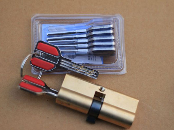 小金24小时上门开锁公司